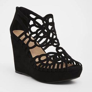 BLACK FAUX SUEDE LASER CUT PLATFORM WEDGE (WW)